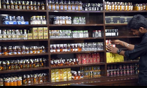 ഇടുക്കി തടിയമ്പാട് ബെവ്‌കോ ഔട്ട്‌ലെറ്റില്‍ മിന്നല്‍ പരിശോധന: കണക്കില്‍പെടാത്ത 46,850 രൂപ പിടിച്ചെടുത്തു