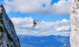 ആകാശ ഗോവണി കയറുന്നതിനിടെ താഴേക്ക് വീണു: ബ്രിട്ടീഷ് യുവാവിന് ദാരുണാന്ത്യം


ആകാശ ഗോവണി കയറുന്നതിനിടെ താഴേക്ക് വീണു: ബ്രിട്ടീഷ് യുവാവിന് ദാരുണാന്ത്യം


