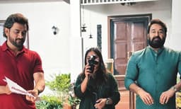 ധോണിയും മോഹന്‍ലാലും ഒരു ഫ്രെയ്മില്‍; വൈറലായി ചിത്രം
