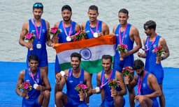 ഏഷ്യന്‍ ഗെയിംസില്‍ ഇന്ത്യയ്ക്ക് ആദ്യ സ്വര്‍ണ്ണം: നേട്ടം കൈവരിച്ചത് പുരുഷ വിഭാഗം എയര്‍ റൈഫിള്‍ ടീം: തുഴച്ചിലില്‍ വെങ്കലം 