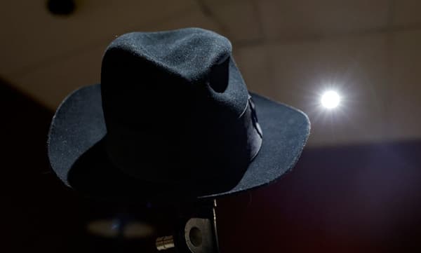 മൈക്കല്‍ ജാക്‌സന്റെ‘ മൂണ്‍വാക്ക് ഹാറ്റ് ’ലേലം ചെയ്തു; നേടിയത് 68 ലക്ഷം രൂപ
