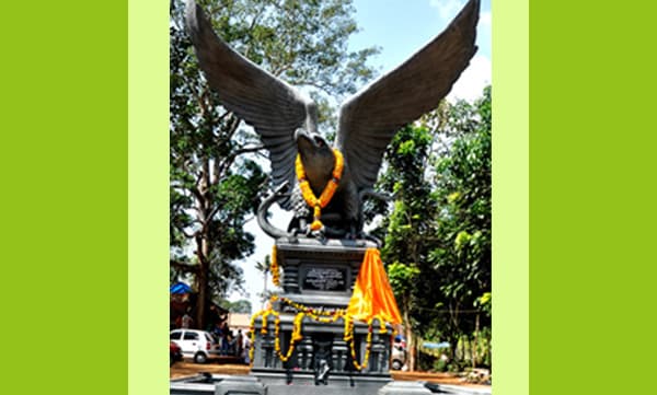 കുറിഞ്ഞിക്കാവിലെ ''അത്ഭുത ഗരുഡന്‍...!''
