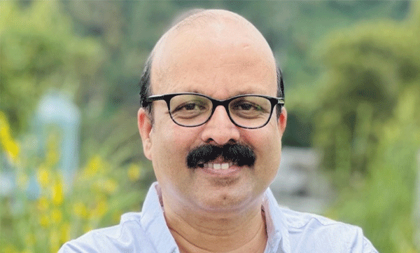 കർണാടകയിൽ തട്ടം ഇടാനും, ഇറാനിൽ തട്ടം ഇടാതിരിക്കാനുമാണ് പോരാട്ടം നടക്കുന്നത്; രണ്ടിനെയും പിന്തുണയ്ക്കണം- അഡ്വ.സി ഷുക്കൂർ