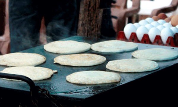 ദോശയ്ക്ക് ചമ്മന്തി നല്‍കയില്ല, യുവാവ് തട്ടുകടക്കാരന്റെ മൂക്ക് കടിച്ചുപറിച്ചു ; സംഭവം നടന്നത് രാത്രിയില്‍ സാധനങ്ങള്‍ തീര്‍ന്നു കടയടയ്ക്കാന്‍ പോകുമ്പോള്‍, രണ്ടുപേരും ആശുപത്രിയില്‍