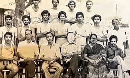 ആലുവാ കോളേജിലെ പഴയ ഹോക്കി കളിക്കാരന്‍; മലയാളികളുടെ പ്രിയനടന്‍ വരയന്‍മീശക്കാരനെ കണ്ടുപിടിച്ച് ആരാധകര്‍  
