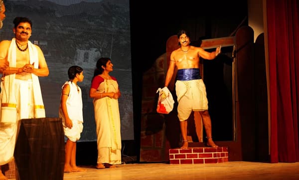  എഴുത്തച്ഛൻ  - പ്രവാസി നാടക ചരിത്രത്തിലെ നാഴികക്കല്ല്  