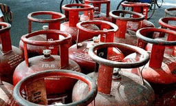 പാചക വാതക വിതരണം പ്രതിസന്ധിയിലേക്ക്; നവംബർ  ആദ്യവാരം മുതൽ ട്രക്ക് ഡ്രൈവർമാരുടെ സമരം
