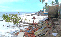 അമ്പലപ്പുഴ പ്രദേശങ്ങളില്‍ കടല്‍ ക്ഷോഭം രൂക്ഷം: വീടുകള്‍ തകര്‍ച്ചാ ഭീഷണിയില്‍ 
