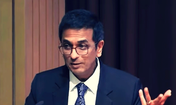 
സ്വവര്‍ഗ ദമ്പതികള്‍ക്ക് കുഞ്ഞുങ്ങളെ ദത്തെടുക്കാന്‍ സാധിക്കില്ല: ഭരണഘടനാ ബെഞ്ചിലെ ഭൂരിപക്ഷ വിധി 
