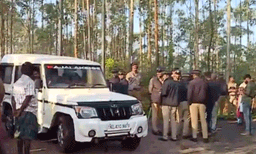 മൂന്നാറിലെ കയ്യേറ്റങ്ങള്‍ ഒഴിപ്പിക്കുന്നു ; ചിന്നക്കനാല്‍ ആനയിറങ്കലില്‍ അഞ്ച് ഏക്കര്‍ഭൂമി ഒഴിപ്പിച്ചു