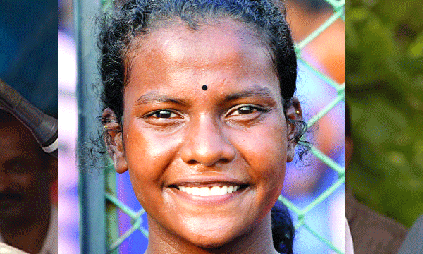 പിതാവിന് നട്ടെല്ലിന് ചികിത്സ...കയറിക്കിടക്കാന്‍ സ്വന്തമായൊരു കൂരയില്ല, കാതിലും കഴുത്തിലും പൊന്നിന്റെ ആഭരണങ്ങളുമില്ല! ഇല്ലായ്മകള്‍ക്കിടെ സ്വര്‍ണപ്പതക്കം നടന്നെടുത്തു ഗീതു 