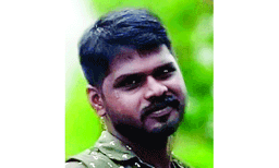 ഗോഡൗണില്‍ സൂക്ഷിച്ചിരുന്ന ചെമ്പു കമ്പികള്‍ മോഷണം പോയി ; കരാറുകാര്‍ മുറിയില്‍ പൂട്ടിയിട്ട് ചോദ്യം ചെയ്തു ; വാളയാര്‍ ഇരട്ട പീഡനക്കേസില്‍ പ്രതി ചേര്‍ക്കപ്പെട്ട യുവാവ് തൂങ്ങിമരിച്ച നിലയില്‍