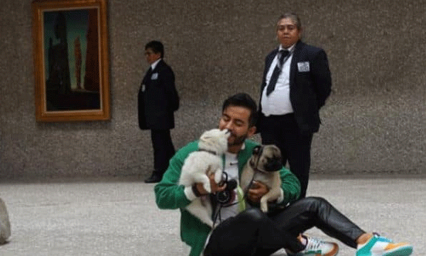 നായ്ക്കള്‍ക്കും അവരുടെ യജമാനന്മാര്‍ക്കുമായി ഒരു  ആർട്ട് എക്സിബിഷൻ