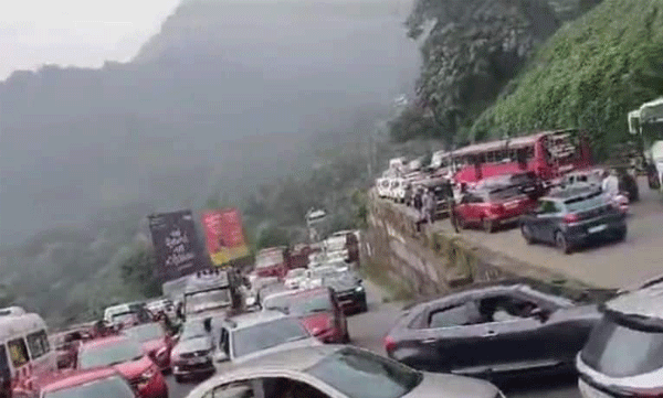 താമരശ്ശേരി ചുരത്തില്‍ ഗതാഗത നിയന്ത്രണം കര്‍ശനമായി നടപ്പാക്കാനൊരുങ്ങി കോഴിക്കോട് ജില്ല ഭരണകൂടം