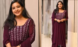 യോക്കില്‍ ത്രെഡ് വര്‍ക്കുള്ള കോഫി ബ്രൗണ്‍ നിറത്തിലുള്ള ഫുള്‍ സ്ലീവ് ഗൗണില്‍ എലഗന്റ് ലുക്കില്‍ ആല്‍ഫി പഞ്ഞിക്കാരന്‍