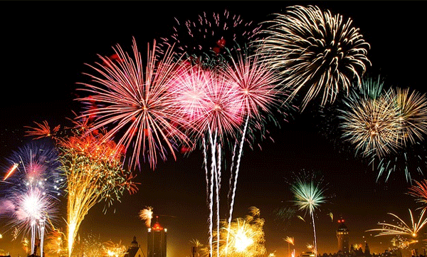 സംസ്ഥാനത്തെ ആരാധനാലയങ്ങളില്‍ അസമയത്ത് വെടിക്കെട്ട് നടത്തുന്നതിന് നിരോധനം; ഹൈക്കോടതി ഉത്തരവ്
