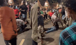 മാനവീയം വീഥിയിൽ കൂട്ടയടി: സംഘർഷത്തിനിടെ ചുറ്റിലും നൃത്തം ചെയ്ത് യുവാക്കൾ

