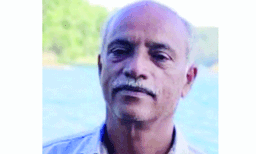 കുത്തേറ്റു മരിച്ചയാളുടെ മൃതദേഹവും കൊണ്ട് പോസ്റ്റുമാര്‍ട്ടത്തിന് ബന്ധുക്കള്‍ ഓടിയത് മൂന്ന് ജില്ലകള്‍ ; ഇന്നലെ പുലര്‍ച്ചെ എറണാകുളത്ത് നിന്നും തുടങ്ങിയ ഓട്ടം അവസാനിച്ചത് ഇടുക്കിയില്‍ രാത്രി...!