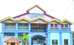 കൊടിസുനിയുടെ നേതൃത്വത്തിലുള്ള സംഘവും കൊലപാതകക്കേസ് പ്രതി കാട്ടുണ്ണിയുടെ സംഘവും തമ്മില്‍ വിയ്യൂര്‍ ജയലില്‍ ഏറ്റുമുട്ടി ; ജീവനക്കാരെ ആക്രമിച്ചു, ഗാര്‍ഡ് ഓഫീസും തല്ലിത്തകര്‍ത്തു...!