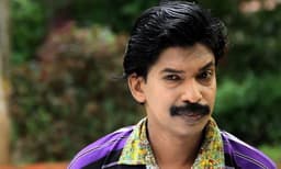 'മലയാള സിനിമയില്‍ ഇപ്പോള്‍ കലാകാരന്മാരൊന്നും ഇല്ല,  സിനിമയെ വിറ്റു ജീവിക്കുന്ന ബിസിനസ്സ്‌കാര്‍ മാത്രം ' ; സന്തോഷ് പണ്ഡിറ്റ് 
