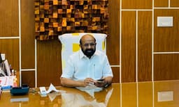 ഇഡി ചോദ്യം ചെയ്യലും റെയ്ഡും ഒരു ദിവസം പിന്നിട്ടു: ദേഹാസ്വാസ്ഥ്യമുണ്ടായ ഭാസുരാംഗന്‍ ആശുപത്രിയില്‍