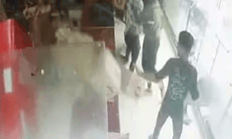 കാക്കനാട് ശക്തമായ  കാറ്റിൽ ബെവ്കോ ഔട്ട്ലെറ്റിൽ വന്‍ നാശനഷ്ടം