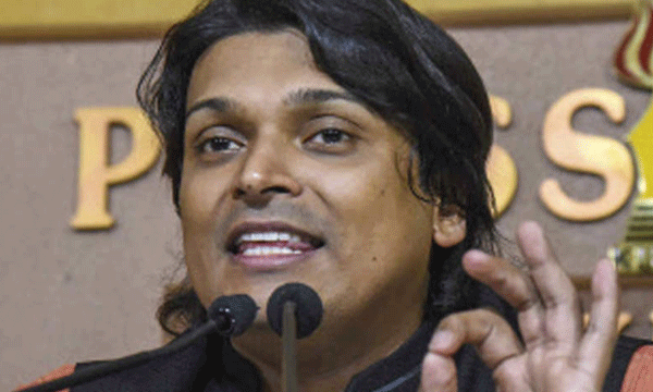 എലിസബത്ത് രാജ്ഞിയെയും ഡയാനാ രാജകുമാരിയെയും 'ചേച്ചി' എന്ന് വിളിക്കാറില്ലല്ലോ ; ദേവസ്വം ബോര്‍ഡിന്റെ നോട്ടീസിനെ ന്യായീകരിച്ച് രാഹുല്‍ ഈശ്വര്‍