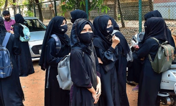 ഹിജാബ് നിരോധനത്തിൽ നിലപാട് മാറ്റി കർണാടക സർക്കാർ; പരീക്ഷാഹാളില്‍  തല മറയ്ക്കുന്ന വസ്ത്രങ്ങൾ ധരിക്കാൻ പാടില്ല