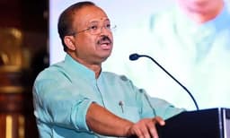 നവകേരള സദസല്ല, നാടുവഴി സദസ്; മുഖ്യമന്ത്രി ജനങ്ങളെ വെല്ലുവിളിക്കുന്നു: വി.മുരളീധരൻ