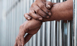 അഴിക്കുളളിലും അഴിഞ്ഞാട്ടം ; അതീവസുരക്ഷാ ജയില്‍ച്ചട്ടം കരടിലൊതുങ്ങി ; നിയന്ത്രിക്കാന്‍ നിയമമുണ്ട് ചട്ടമില്ല