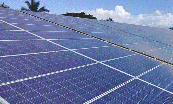 ബില്ല് കുത്തനെ കൂടിയതോടെ അനര്‍ട്ടിന്റെ പുരപ്പുറ സൗരോര്‍ജ പരിപാടി സൗരതേജസിന് അപേക്ഷകര്‍ കൂടി ; വാങ്ങുന്ന വൈദ്യൂതി ലാഭിക്കാം ; മിച്ചമുണ്ടെങ്കില്‍ വൈദ്യൂതി വകുപ്പിന് തന്നെ കറന്റ് വില്‍ക്കാം