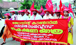 നവകേരളാ സദസ്സില്‍ സര്‍ക്കാരിന്റെ നേട്ടങ്ങള്‍ വിശദീകരിച്ച് സിപിഐ മന്ത്രിമാര്‍ ; സര്‍ക്കാരിനെതിരേ ജാഥ നടത്തി സ്വന്തം സര്‍വീസ് സംഘടന