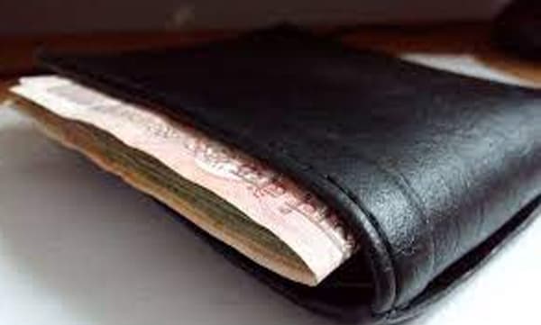 നഷ്ടപ്പെട്ടുപോയ പേഴ്സ് തപാല്‍ വഴി തിരികെ കിട്ടി: ഒപ്പം ഹൃദയ സ്പര്‍ശിയായ ഒരു കുറിപ്പും

