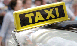 ടാക്‌സിയില്‍ ഫോണ്‍ മറന്നുവച്ചു: 50 കിമി തിരികെ വന്ന് തനിക്ക് ഫോണ്‍ തിരികെത്തരണമെന്ന് ഡ്രൈവറോട് യുവതി, വിമര്‍ശിച്ച് സോഷ്യല്‍ മീഡിയ
