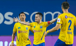 ഐഎസ്എല്ലിൽ ആവേശപ്പോര്;  കേരള ബ്ലാസ്റ്റേഴ്‌ ഹൈദരാബാദ്എഫ്‌സിയെ നേരിടും 