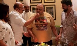 മകന്‍ സാപ്പിയുടെ പിറന്നാള്‍ ആഘോഷമാക്കി സിദ്ദിഖും കുടുംബവും
