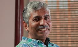 ജേക്കബ് തോമസിനെതിരായ അന്വേഷണ റിപ്പോര്‍ട്ട് സുപ്രീം കോടതിക്ക് കൈമാറി; പുനഃപരിശോധനയിലും തെളിവൊന്നും കണ്ടെത്താനായില്ല, ഹര്‍ജികള്‍ നാളെ പരിഗണിക്കും