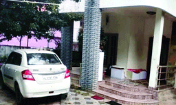 പത്മകുമാര്‍ എഞ്ചിനീയറിംഗ് ബിരുദധാരി, മകള്‍ പഠിക്കുന്നത് മാര്‍ക്കറ്റിംഗ് കോഴ്‌സ് ; കുട്ടിയെ തട്ടിയെടുക്കുക എന്ന ലക്ഷ്യത്തോടെ; 2014 മോഡല്‍ സ്വിഫ്റ്റ് കാര്‍ വാങ്ങിയത് അടുത്ത കാലത്ത് ?