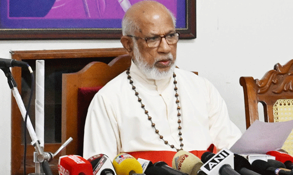 അതിരൂപതാ ഭൂമിയിടപാട്, വ്യാജരേഖാ വിവാദം, കുര്‍ബാന ഏകീകരണം; ക്രമസമാധാനവും വിശ്വാസികളുടെ മനഃസമാധാനത്തെയും തകര്‍ക്കുന്ന പതിറ്റാണ്ട് നീണ്ട സംഭവപരമ്പരകള്‍ ; ഒടുവില്‍ പടിയിറക്കം