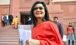 മഹുവ മൊയ്ത്ര അയോഗ്യ; എത്തിക്സ് കമ്മിറ്റി റിപ്പോര്‍ട്ട് അംഗീകരിച്ച് ലോക് സഭ, ​മോദിക്കെതിരെ ഇനിയും ശബ്ദിക്കുമെന്ന് മഹുവ
