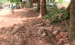 നവ കേരള സദസ്; സ്‌കൂളിന്റെ മതിൽ പൊളിച്ച സ്ഥലത്ത് വേലികെട്ടാൻ നഗരസഭയുടെ നീക്കം