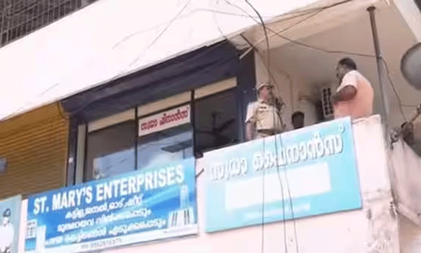  ചിങ്ങവനത്ത് സ്വകാര്യ ബാങ്ക് കൊള്ളയടിച്ച കേസില്‍ മുഖ്യപ്രതി  കീഴടങ്ങി