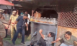 നവകേരള സദസ്സിനെതിരെ മുദ്രാവാക്യം വിളി: കെ എസ് യൂ പ്രവര്‍ത്തകരെ ക്രൂരമായി മര്‍ദ്ദിച്ച്  മുഖ്യമന്ത്രിയുടെ ഗണ്‍മാനും അംഗരക്ഷകരും 
