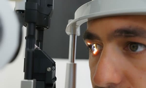 കണ്ണിനുള്ളില്‍ മരച്ചീളുമായി നടന്നത് 15 വര്‍ഷം: അപൂര്‍വ്വ സംഭവമെന്ന് വിദഗ്ധര്‍ 
