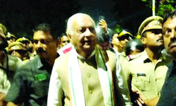 പോര് തുറന്ന യുദ്ധത്തിലേക്ക്: ഗവര്‍ണര്‍ക്കെതിരേ രാഷ്ട്രപതിക്കും പ്രധാനമന്ത്രിക്കും കത്തയച്ച് കേരളം