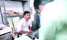 ലൈഫില്‍ വീടിന് വിധവയില്‍ നിന്നും 10000 രൂപ വിഇഒ കൈക്കൂലി വാങ്ങി കുടുങ്ങി ; ചോദിച്ചത് 20,000, നിരന്തരം പണം ആവശ്യപ്പെട്ടതിനെ തുടര്‍ന്ന് ഗുണഭോക്താവ് നല്‍കിയത് കടംവാങ്ങി