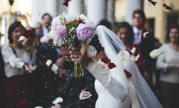 വിവാഹം കഴിഞ്ഞ് നാളുകള്‍ പിന്നിട്ടട്ടും ആല്‍ബവും വീഡിയോയും ലഭിച്ചില്ല; ദമ്പതികള്‍ക്ക് സ്റ്റുഡിയോ നഷ്ടപരിഹാരം നല്‍കണമെന്ന് കോടതി