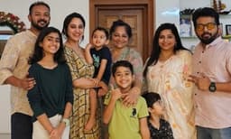 ചേച്ചിക്കും കുടുംബത്തിനുമൊപ്പം ക്രിസതുമസ് ആഘോഷമാക്കി മിയ; ചിത്രങ്ങള്‍

