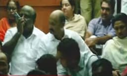 പാലാരിവട്ടം സ്‌റ്റേഷന്‍ ഉപരോധം: കോണ്‍ഗ്രസ് നേതാക്കള്‍ക്കെതിരെ കലാപാഹ്വാനത്തിന് കേസ്