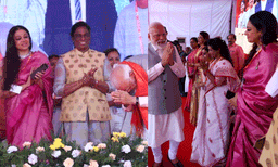 'ഒരു വലിയ ഫാന്‍ മൊമെന്റ്'; പ്രധാനമന്ത്രിയെ കണ്ടതിനെക്കുറിച്ച് നടി ശോഭന
